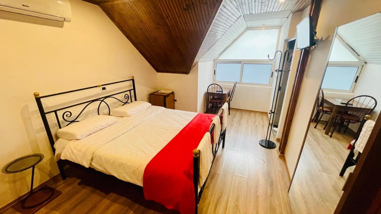 Hotel Drinos Tirana Bagian luar foto