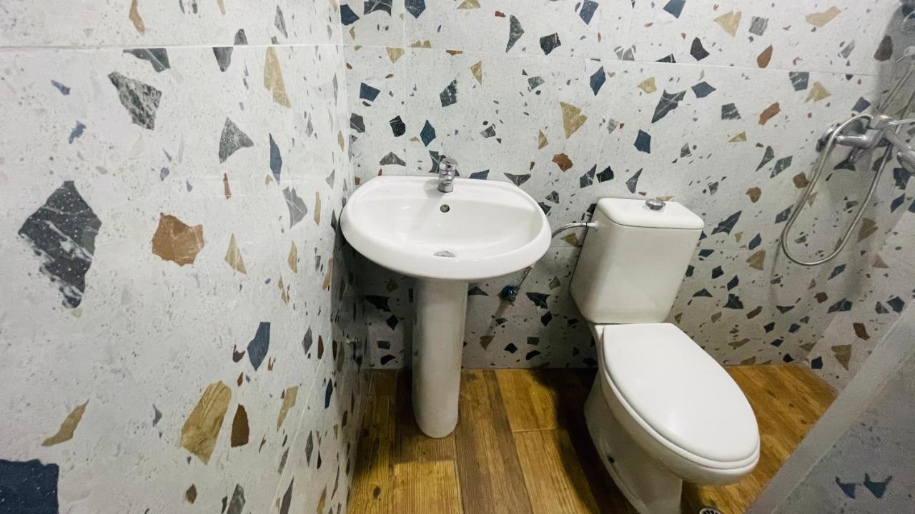 Hotel Drinos Tirana Bagian luar foto